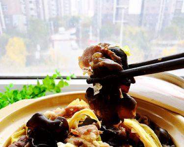 五花肉木耳腐竹酸菜做法