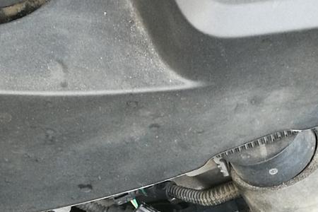 宝马x1冷却液水管爆了