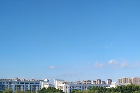燕山大学位于廊坊的哪个方位