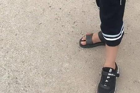 为啥左脚和右脚穿鞋一个挤脚