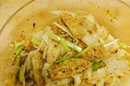 凉皮隔夜有白色粘稠状能吃吗