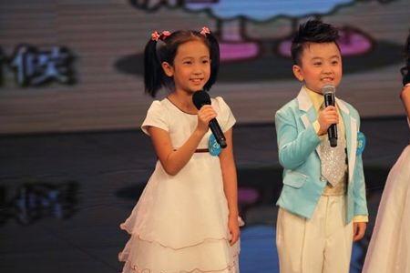 小女孩适合学口才还是声乐