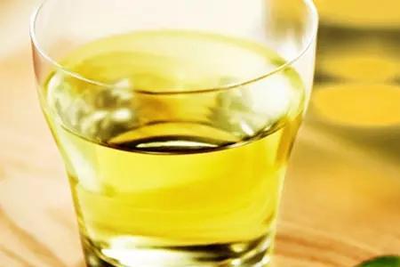 新茶冲出来水什么颜色