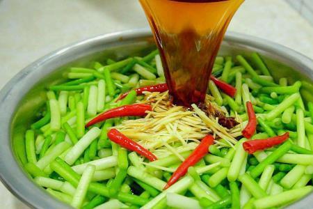 蒜苔一个人吃多少合适
