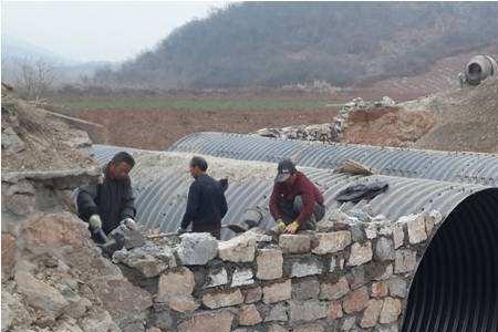 公路路面下埋设涵管的深度要求