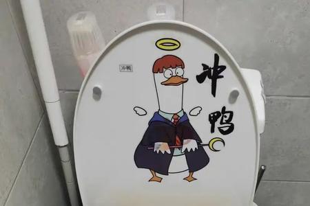 坐在马桶上放屁为什么声音大