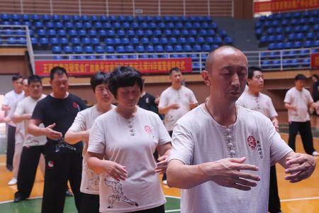 站桩屈膝多少度合适