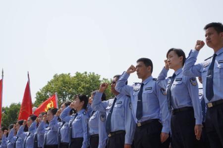 公务员为什么不统一穿制服