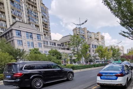 临时停放私人车位可以拖走嘛