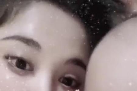 嘟着嘴戳手指什么意思