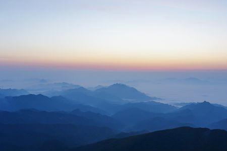 为什么在远处可以看到一些山