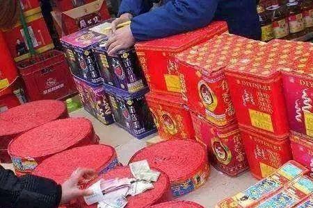 烟花鞭炮到多少度会自燃