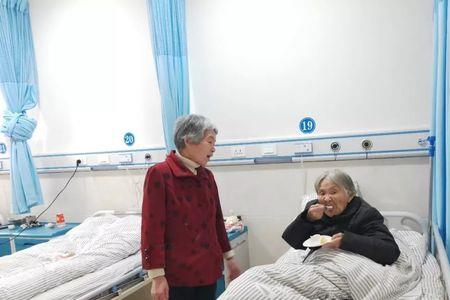 老人在护理院摔倒骨折责任在谁