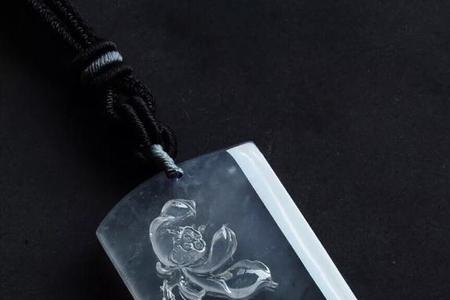 翡翠乌鸡是黑色好还是透明好