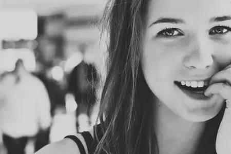不爱笑的女人性格特点