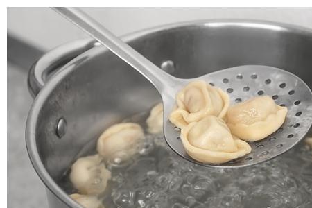 煮饺子皮皱是什么原因