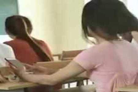 为什么上课男生喜欢摸女生头发