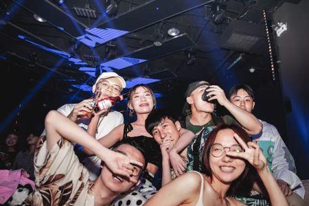 蹦迪怎么叫人