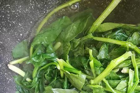 菠菜能用刀切吗