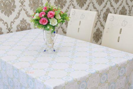 塑料桌垫光面在上还是下