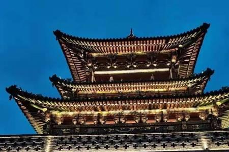钟楼街几点亮灯