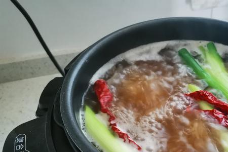 使用高压锅能倒料酒吗