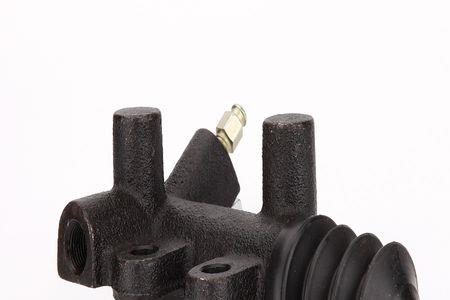 标志离合器分泵怎么排气