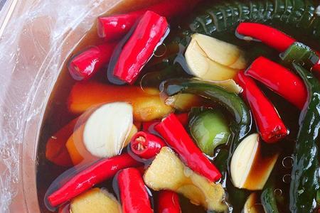 腌黄瓜料汁熬制