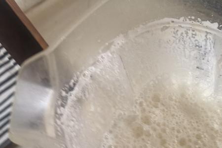 豆浆放入保温杯变成豆腐脑