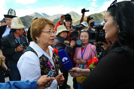 奥通巴耶娃是什么民族