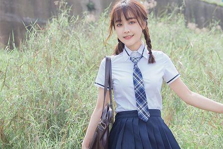 1米7女高中生校服选多大