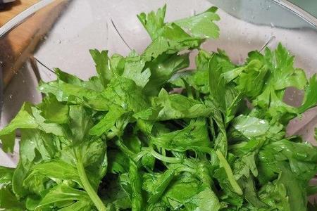 芹菜叶怎么调馅