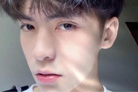 主动亲男朋友脸他会开心吗