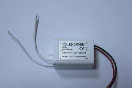 led灯有弱光一会又变亮了怎么维修