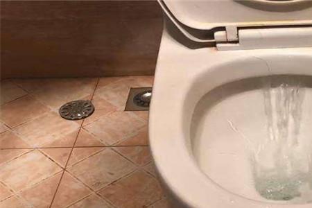 马桶冲水有漩涡但下水慢