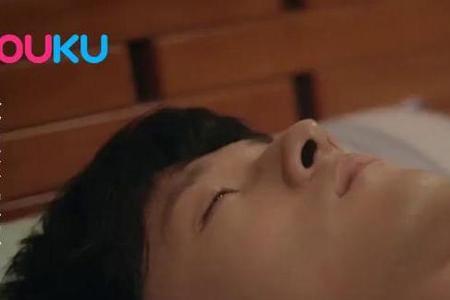 女生见男生瞬间脸红眼神闪躲
