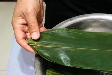 粽子叶有种烟熏味还能用吗