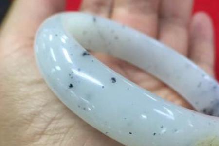 玉石破了可以用什么粘起来
