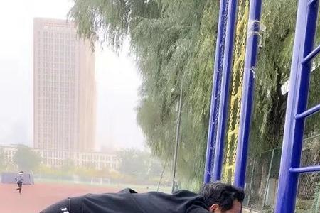 手扶的正确姿势