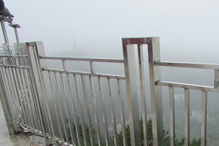 304不锈钢阳台栏杆价格多少钱一米