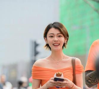 女生在街上看到你笑是为什么