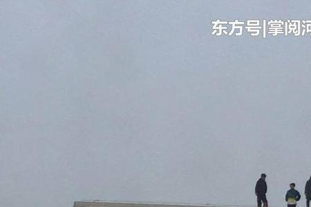 小区楼顶上竖起来的柱子是什么