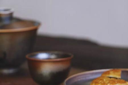 清茶一盏邀明月什么意思