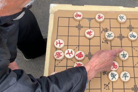 路边下象棋一人带一份什么意思