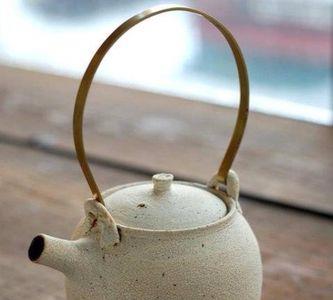 半生风雨半生苦一壶清茶品人生