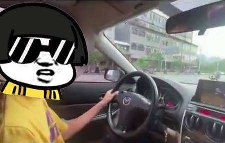 开车顶人属于什么行为