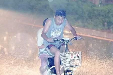 电动自行车下大雨时能不能骑
