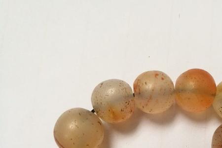 玛瑙里面有白点正常吗