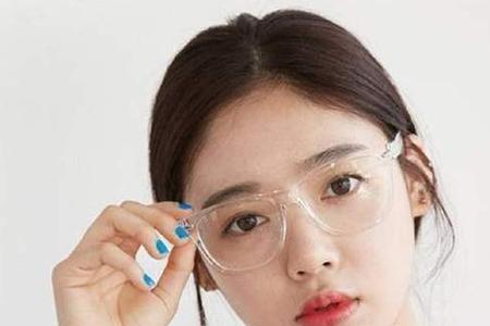 五年级女孩子可以戴眼镜吗