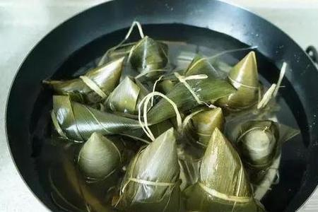 用煤气炉煮粽子步骤